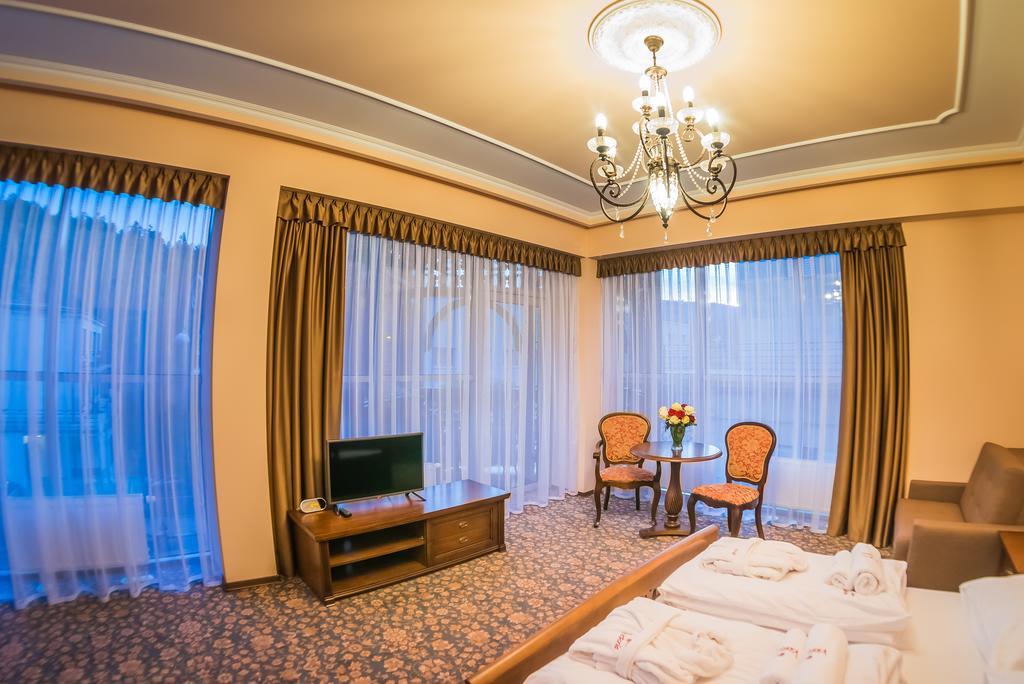 Victoria Cechini Hotel Krynica Zdroj Bilik gambar