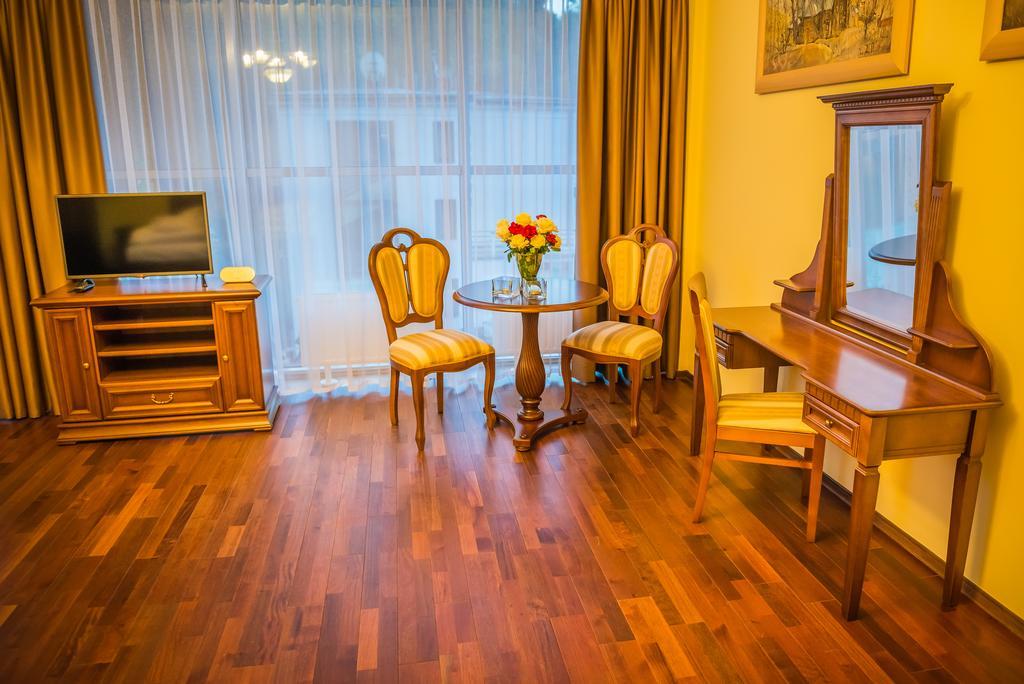 Victoria Cechini Hotel Krynica Zdroj Bilik gambar