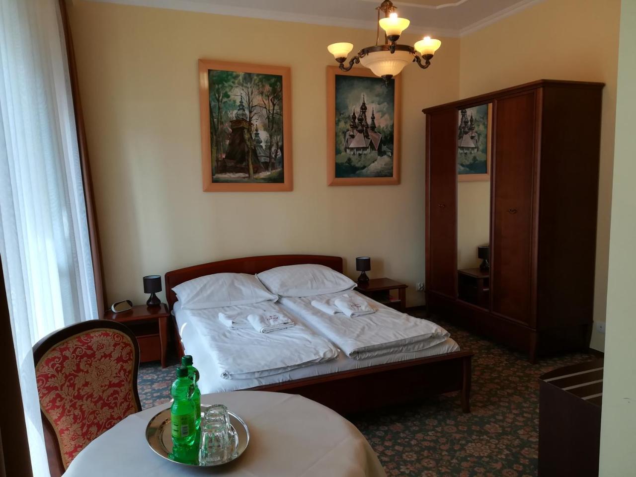 Victoria Cechini Hotel Krynica Zdroj Luaran gambar